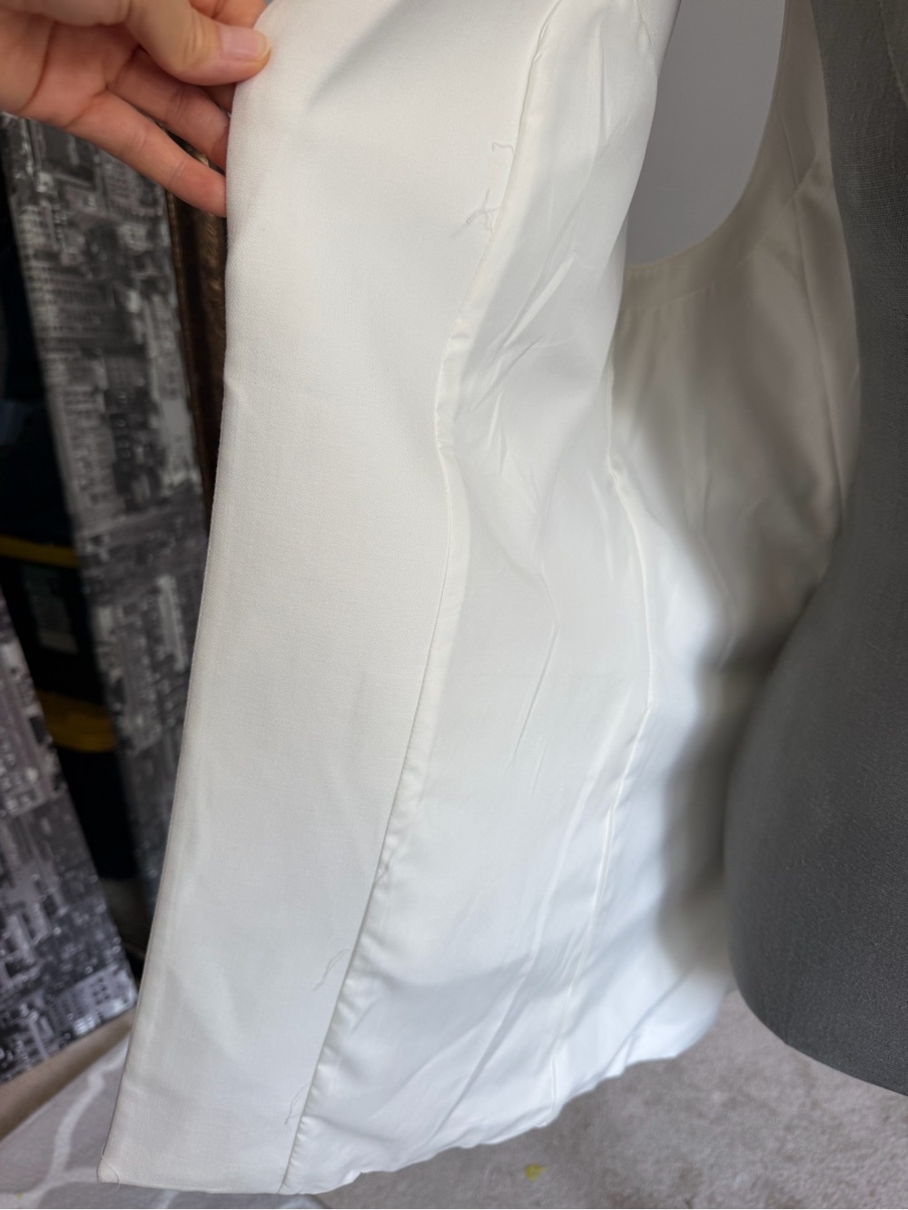 Katherine Barclay White/Ivory Longline Sleeveless White Tailored Blazer Vest - Picture 9 of 10